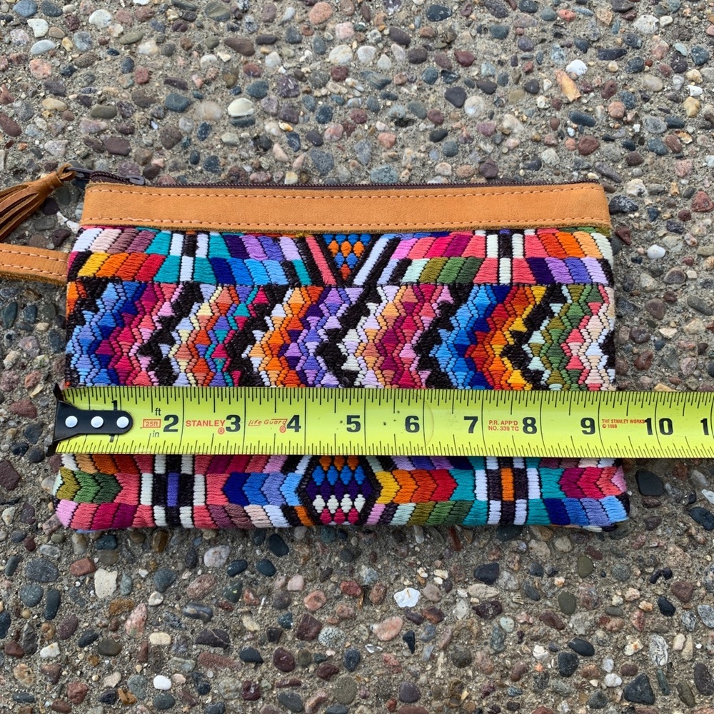 Rainbow ๐ Guatemalan clutch - Picture 5 of 5